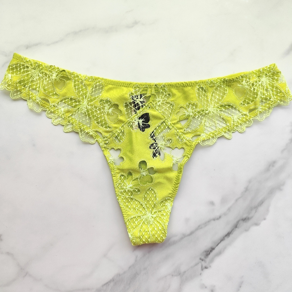 NWT VICTORIA'S SECRET VERY SEXY ZIGGY GLAM SATIN FLORAL EMBROIDERED THONG PANTY